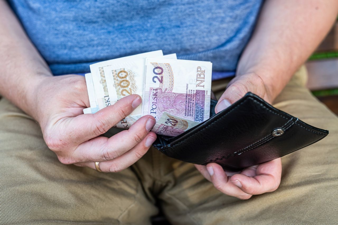 Chcą wstecznego 800+ dla seniorów za lata opieki nad dziećmi. Jest opinia prawna