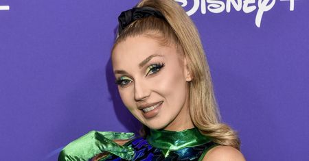 Cleo nad alpejskim potokiem. Gwiazda "The Voice Kids" kusi dekoltem