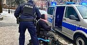 Sopot: Policja ratowała kobietę. Gołoledź uwięziła ją na drodze