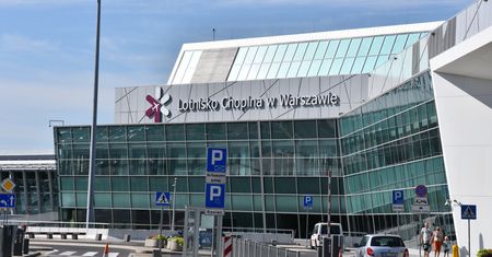 Wpadły na lotnisku w Warszawie. Chciały przemycić towar za 13,5 mln zł