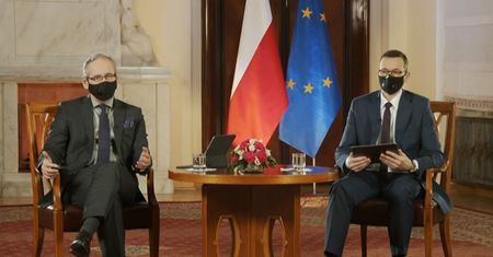 Q&A Morawieckiego i Niedzielskiego. Premier zapowiada co z Sylwestrem