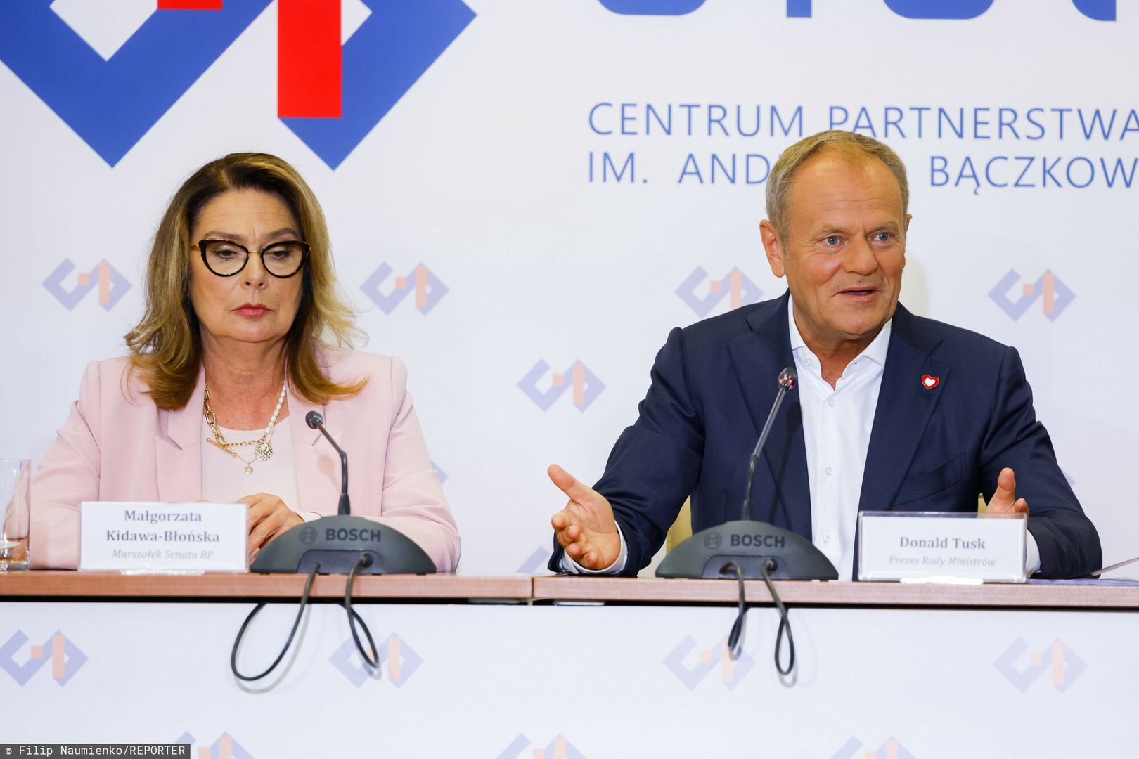 Marszałek Senatu Malgorzata Kidawa-Błońska i premier Donald Tusk podczas rozmów na temat zmian w prawie autorskim