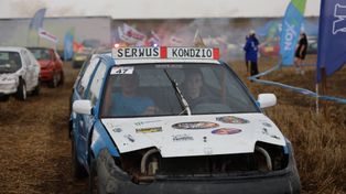 Zbliża się kolejna edycja Wrak Race Trzcinica. Miłośnicy wraków pojadą dla Daniela Kaczmarka