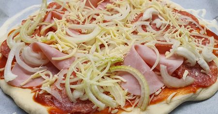 Przepis na domową pizzę. Taniej i łatwiej niż myślisz
