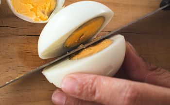 Sina obwódka wokół żółtka. Nie każdy wie, co oznacza