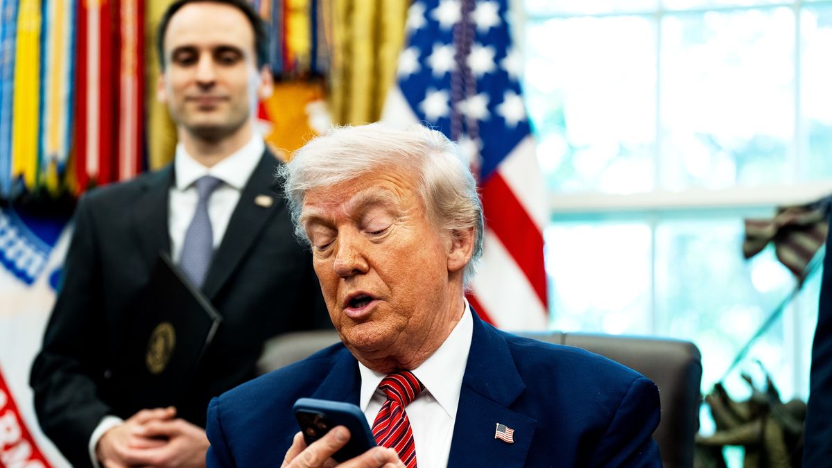 WASHINGTON, DC  May 23, 2025:

US President Donald Trump silenced his cellphone in the Oval Office of the White House on Friday May 23, 2025. The executive orders were related to the nuclear power industry in the US.

(Photo by Demetrius Freeman/The Washington Post via Getty Images)