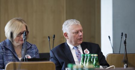 Suski atakuje Sienkiewicza. "Pułkownik nie miał odwagi przyjść"