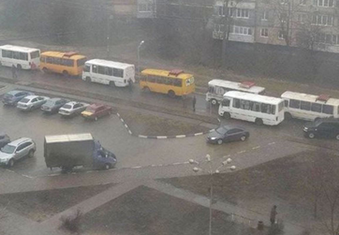 Autobusy i eksplozja. Sceny z Doniecka coś przypominają