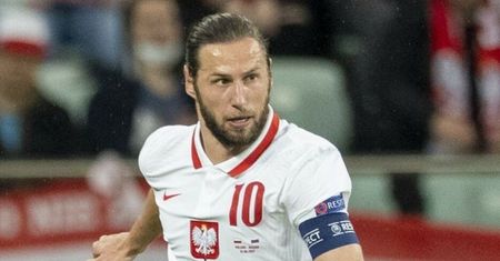Euro 2020. Kibice KPIĄ z Grzegorza Krychowiaka na profilu jego BUTIKU z garniturami: "NO I USZYŁ"