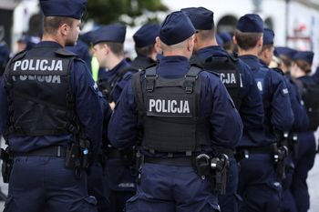 Policja reaguje na drony. Alarm w czterech garnizonach