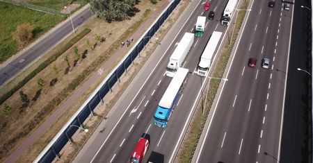 Wypadek na S8. Samochód aż odwróciło