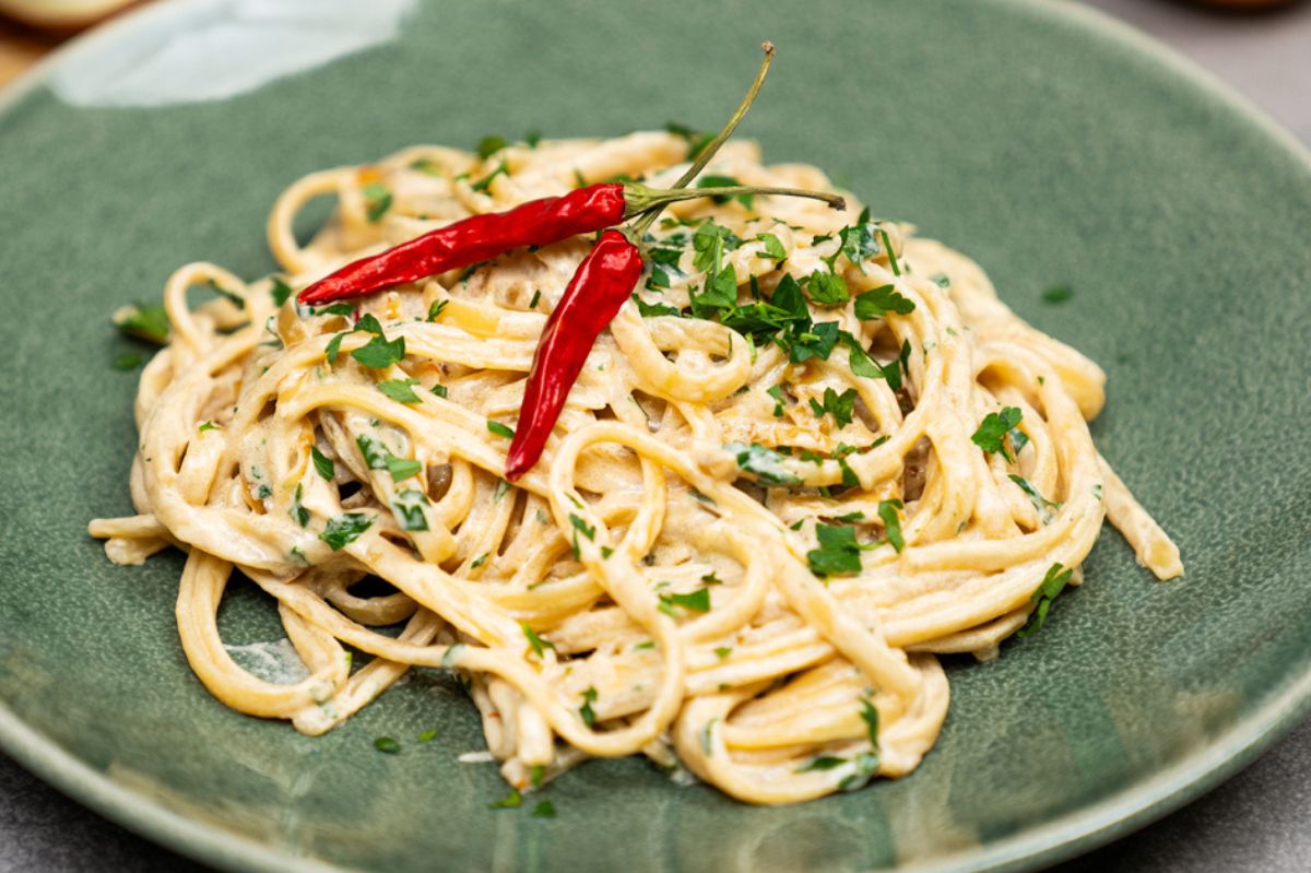 Discover the joy of one-pot pasta: the caramelized onion marvel