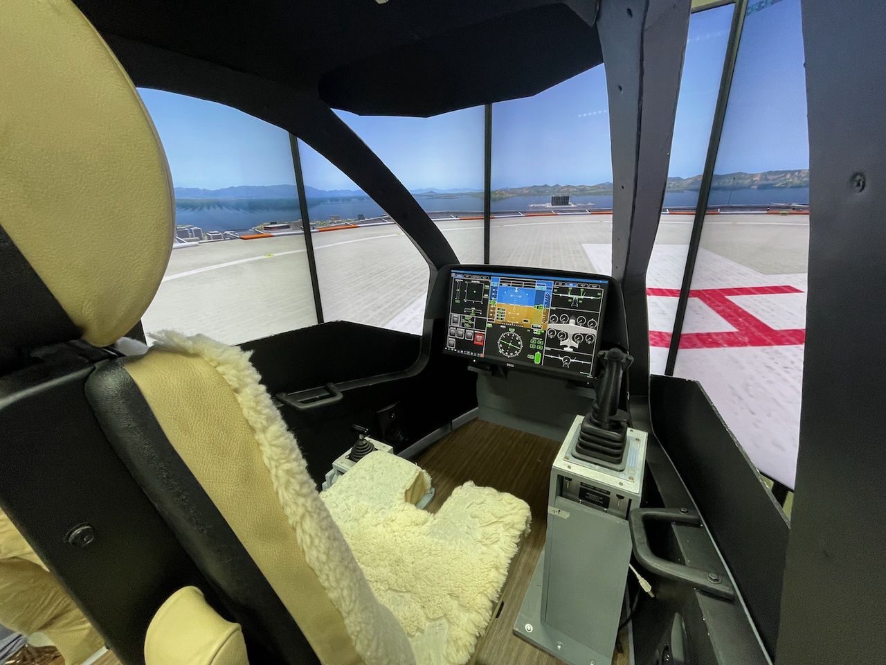 Eve Air Mobility. Symulator eVTOL