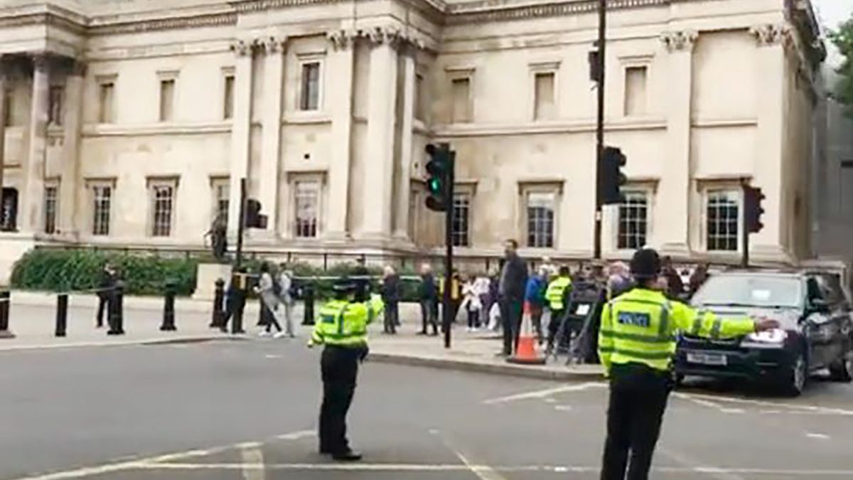 Policja zamknęła Trafalgar Square dla przechodniów
