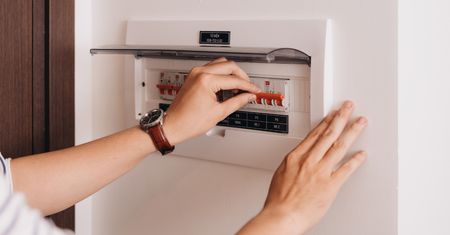 Moje rachunki za prąd spadły o połowę! Zastosowałam 10 trików