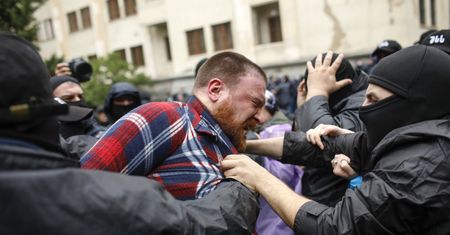 Największy protest w Gruzji. Tu się ściera historia. Policja użyła siły
