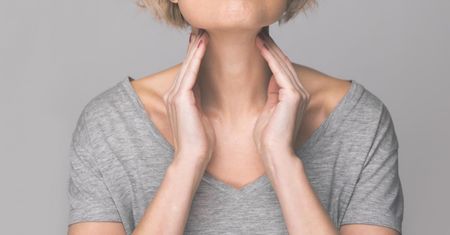 Choroba Riedla – przyczyny, objawy, diagnostyka i leczenie