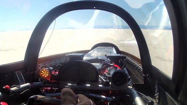 Jak czuje się kierowca pędzący z prędkością 743 km/h? [wideo] 1