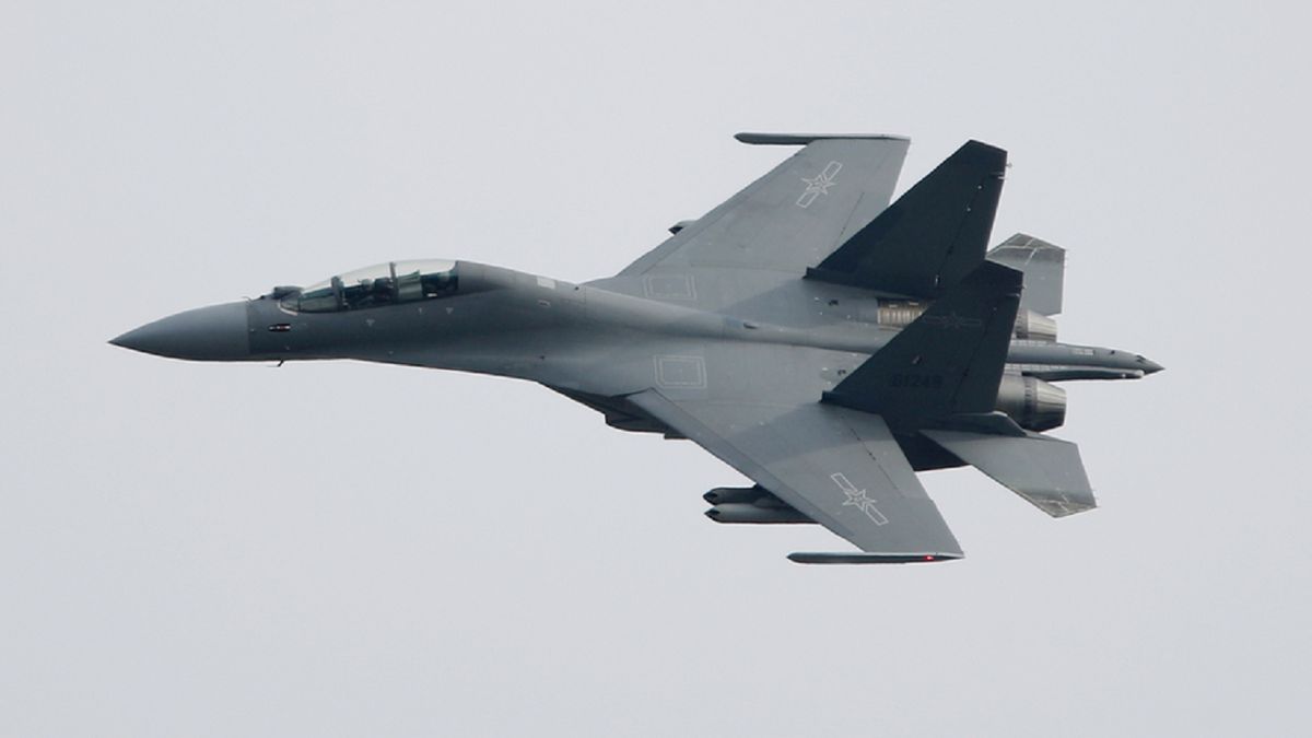 Myśliwiec Shenyang J-16.