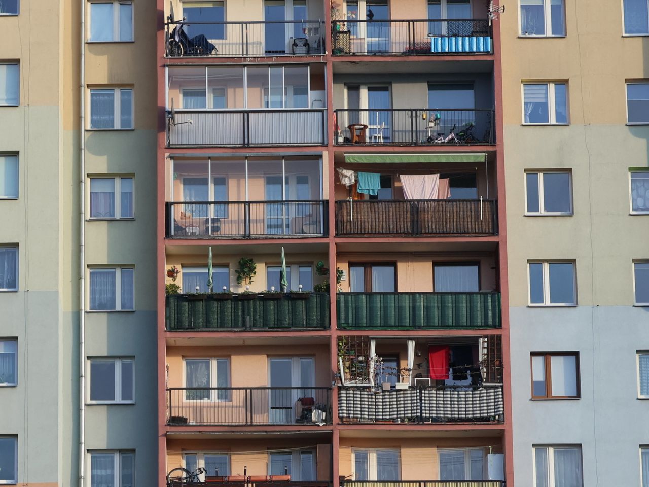 Kratka ściekowa W Starym Bloku Słyszysz w bloku dziwny dźwięk spadającej kulki? Wiadomo, co to jest