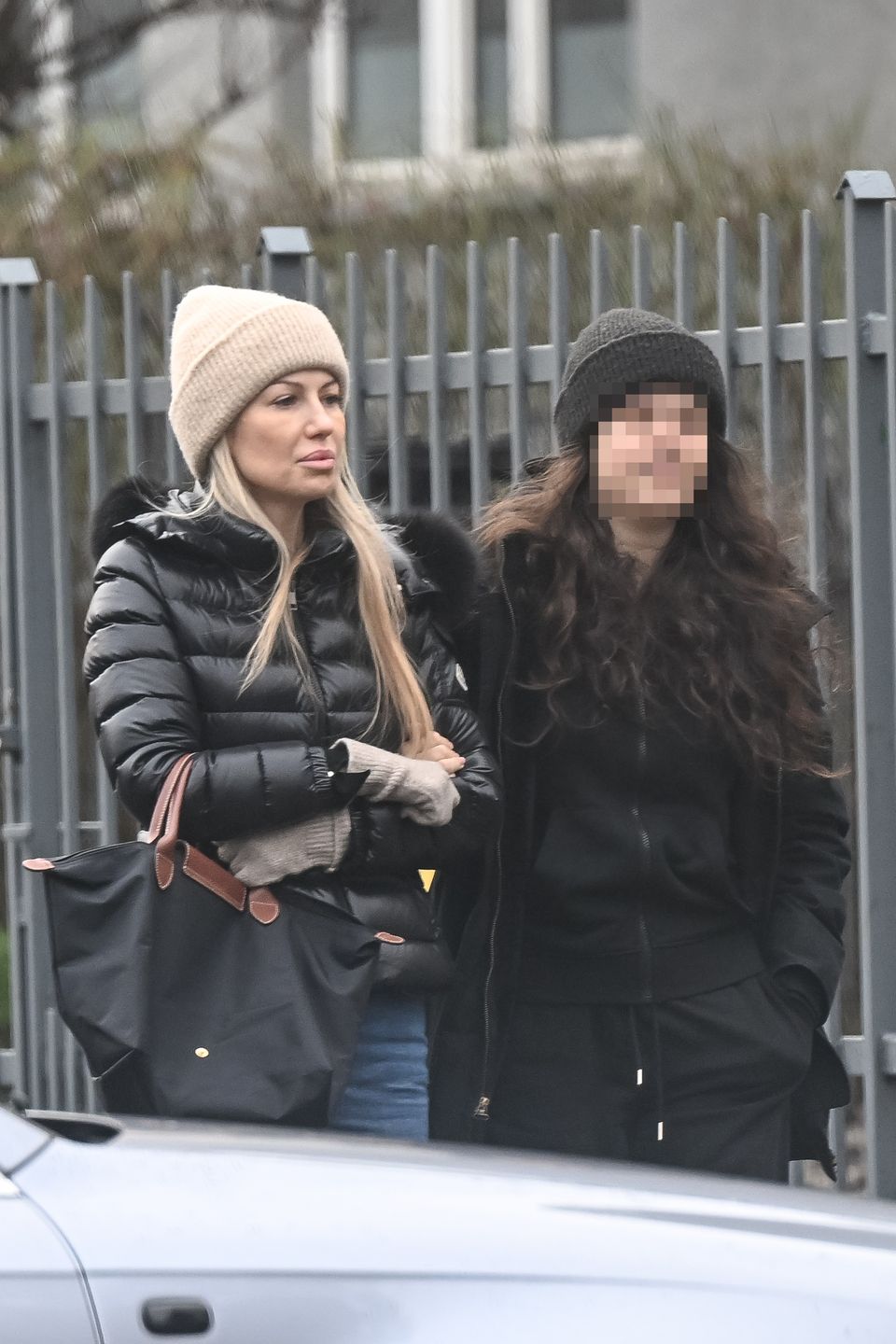 Magdalena Ogórek z córką na mieście