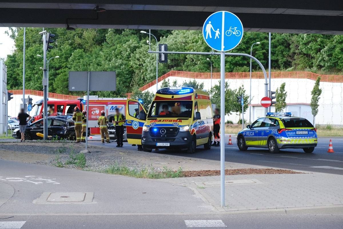 Zderzenie toyoty z oplem na rondzie im. Rotmistrza Witolda Pileckiego