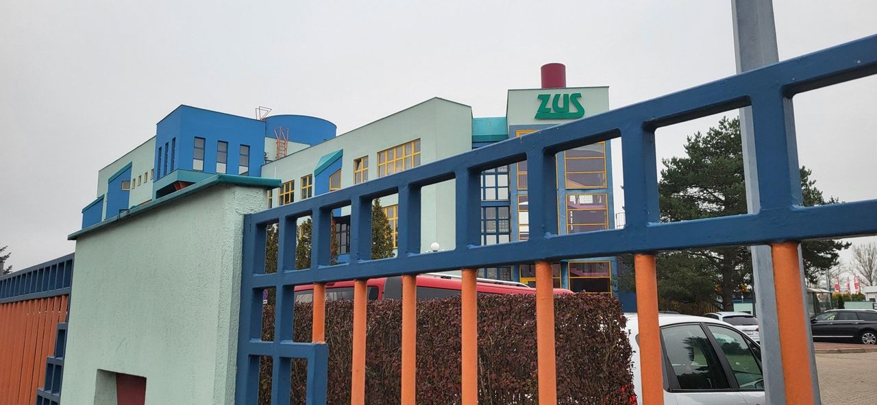 Fałszywe wiadomości zalewają skrzynki. Urzędnicy reagują