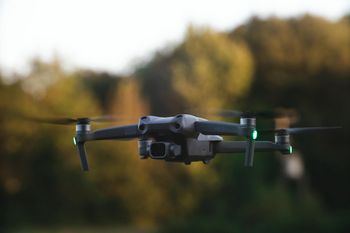 Mieszkańcy Głogowa, Serbów, Starych Serbów oraz Kluczy. W sobotę, 27 września zakaz lotów dronów nad Odrą. Sprawdź, dlaczego