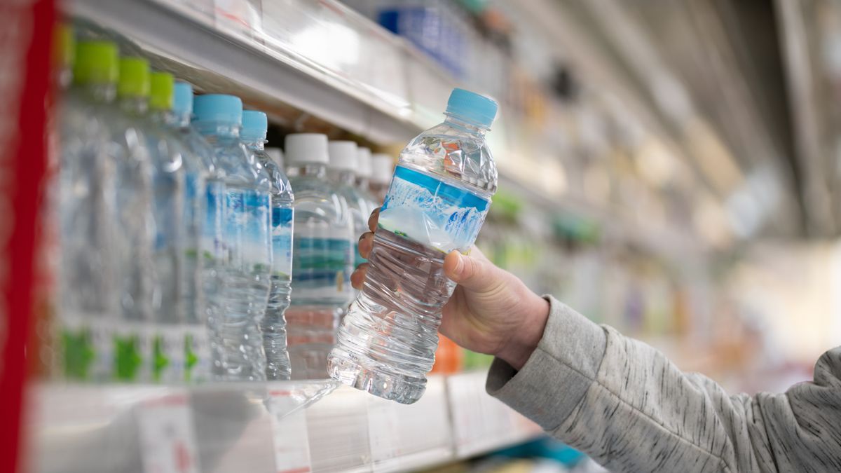 butelka plastikowa, butelka plastikowa w sklepie, kaucja