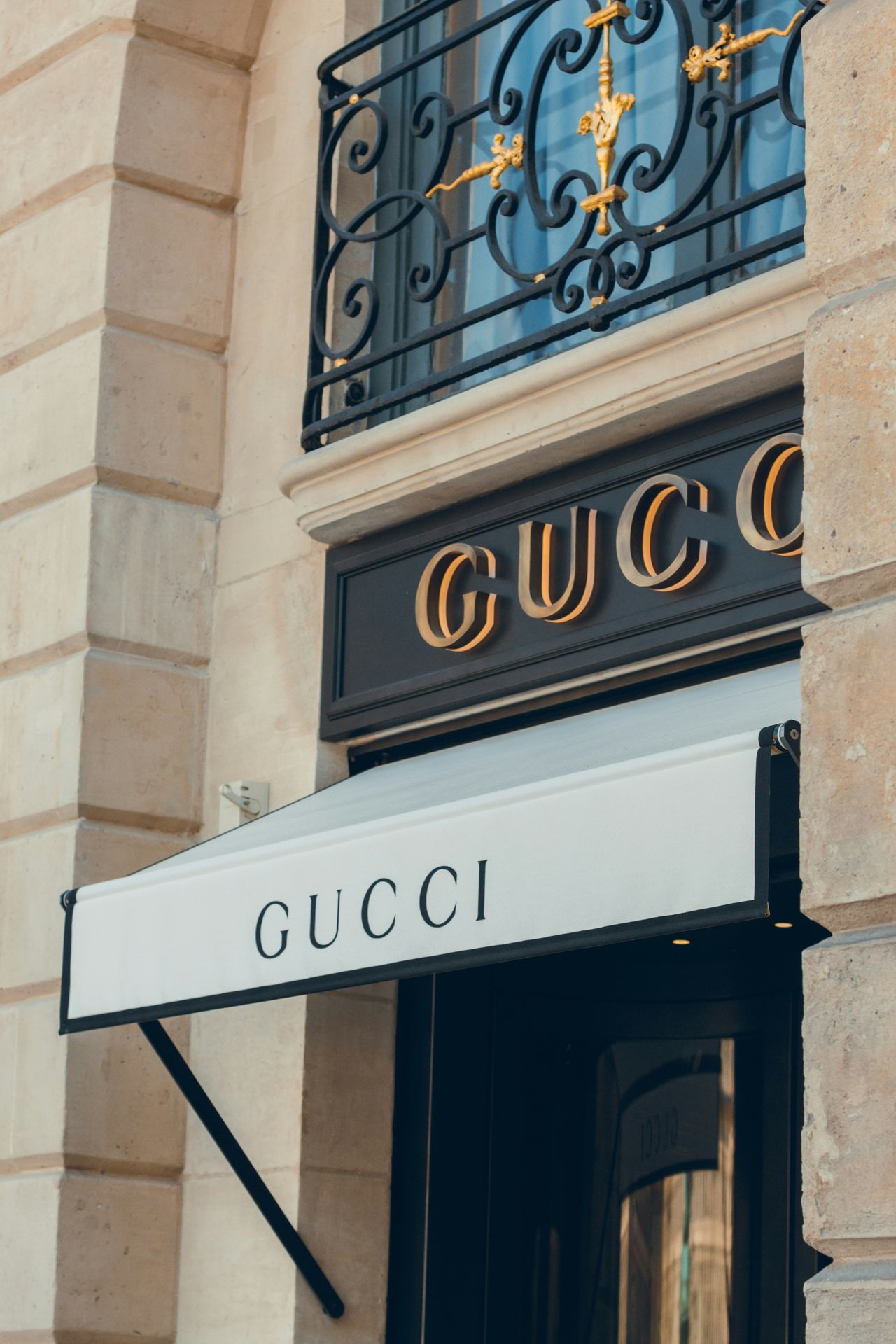 Gucci wraca do gry – akcje Keringa skaczą o 12% po obiecujących słowach nowego prezesa
