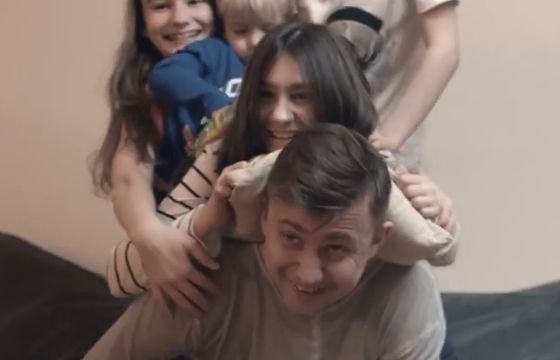 Siatkarz Krzysztof Ignaczak promuje SOS Wioski Dziecięce (wideo)