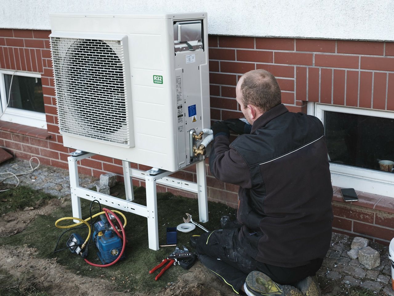 Właściciele pomp ciepła wpadli w pułapkę. Rachunki się rozjeżdżają