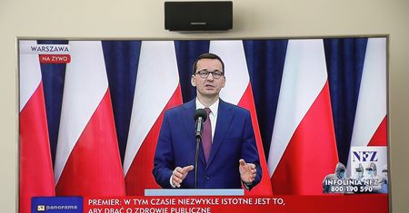 Koronawirus w Polsce. Sklepy żerują na pandemii. Premier zapowiada monitorowanie cen