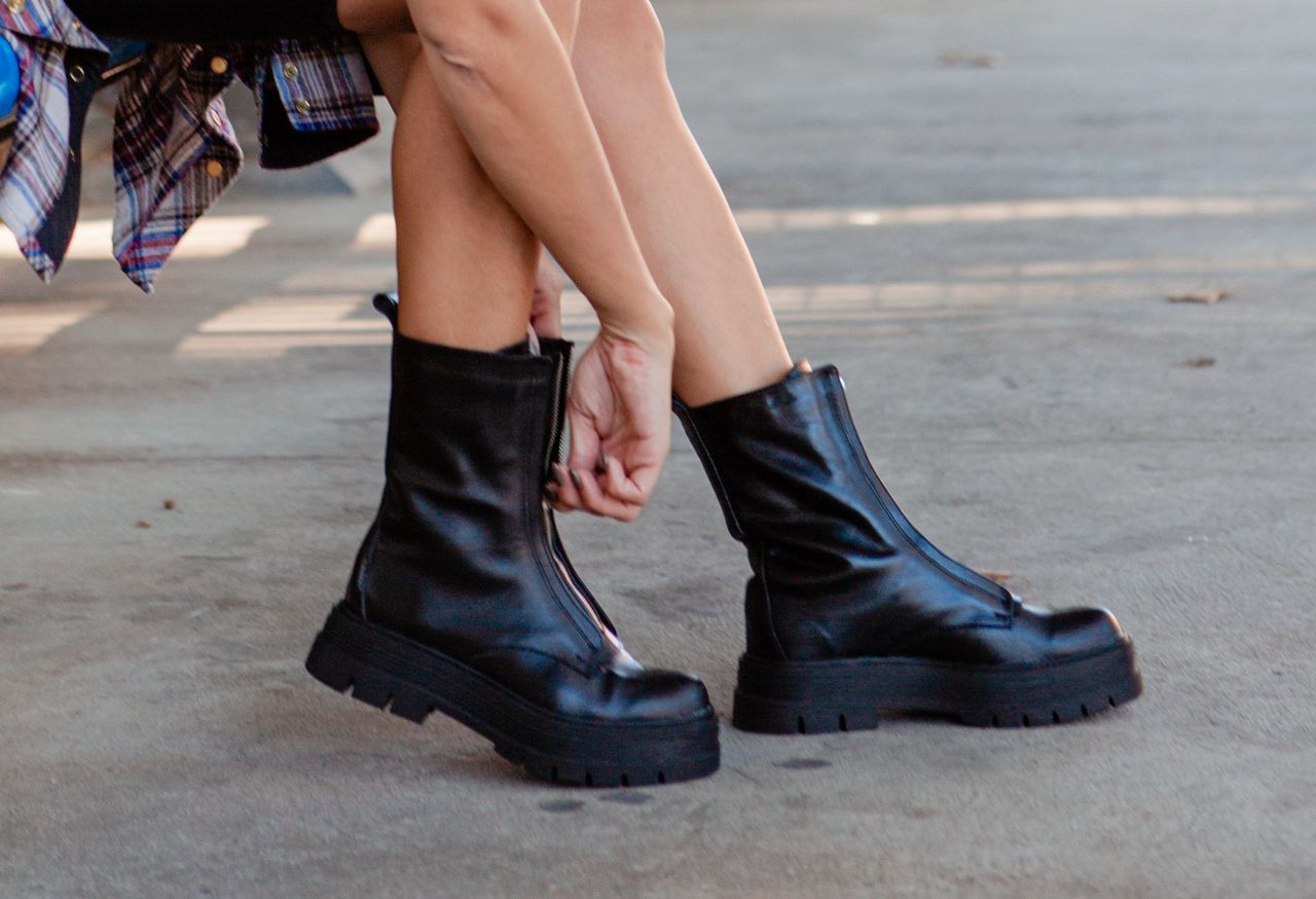 Buty na jesień? Te botki damskie są modne i praktyczne. Top cztery modele sezonu