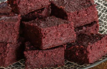 Na diecie nie musisz odmawiać sobie ciast. Zdrowy wypiek z warzywa zaspokoi twoją potrzebę na słodkie