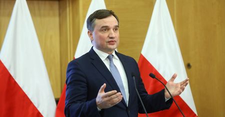 Kary od TSUE za Turów i Izbę Dyscyplinarną. Ziobro składa wniosek do TK