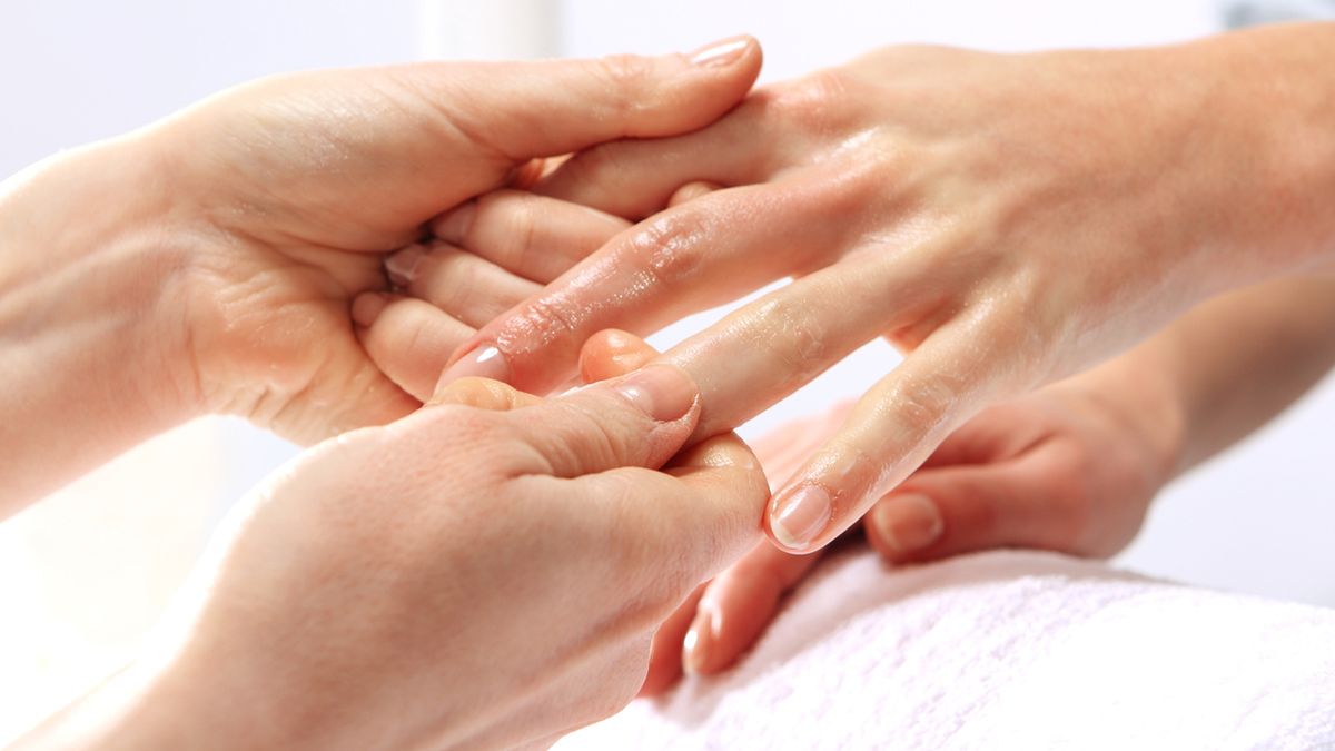 Palec trzaskający to choroba, obejmująca jeden lub kilka palców.