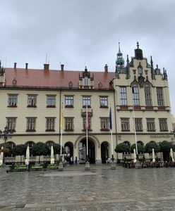 Strajk kobiet. Wrocław. Nadzwyczajna sesja Rady Miejskiej. Apel o poszanowanie praw kobiet