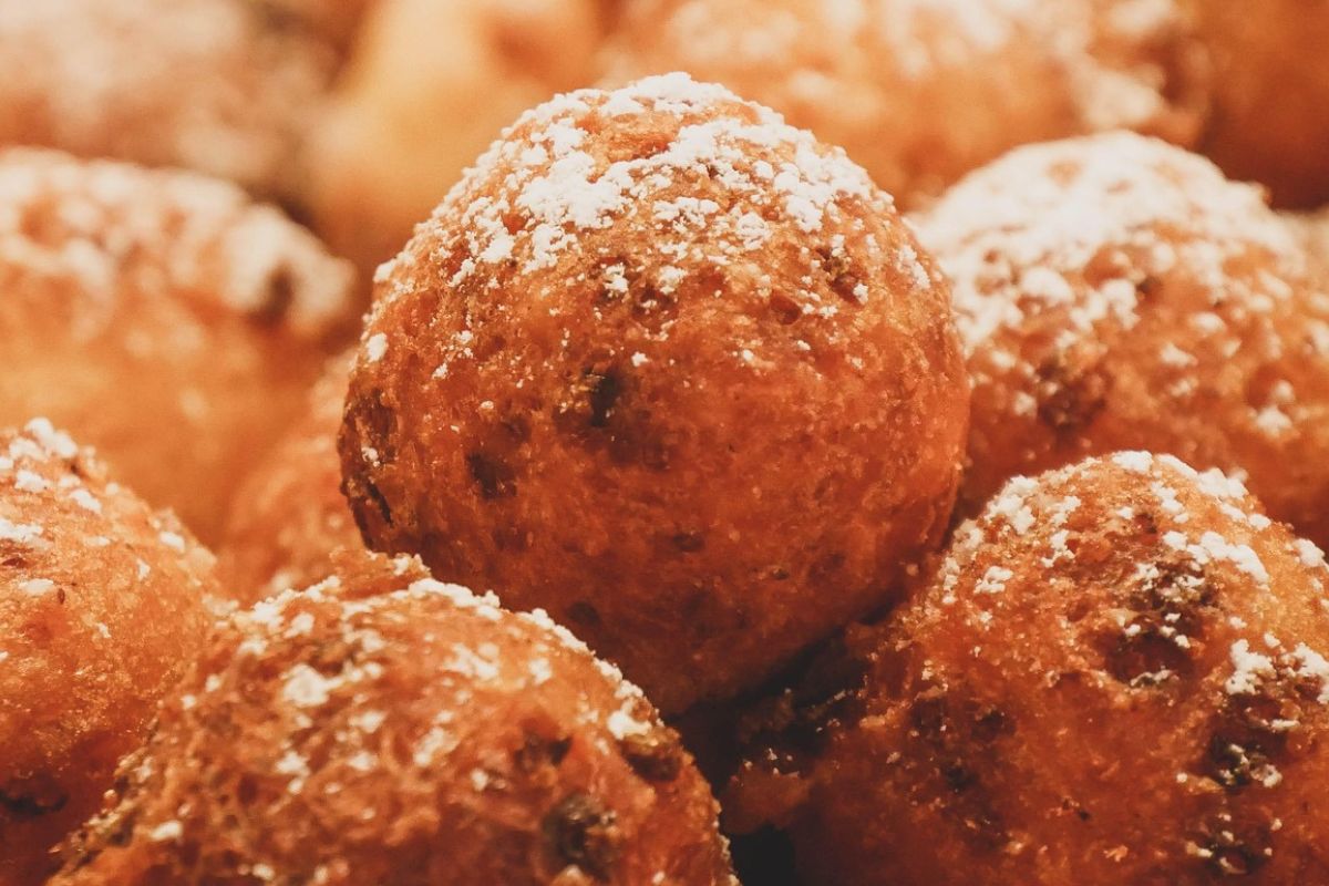 Pączki z nietypowym nadzieniem z paprykarzem