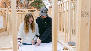 Ceny płyt OSB i drewna konstrukcyjnego wiosną 2026. Ile trzeba zapłacić?