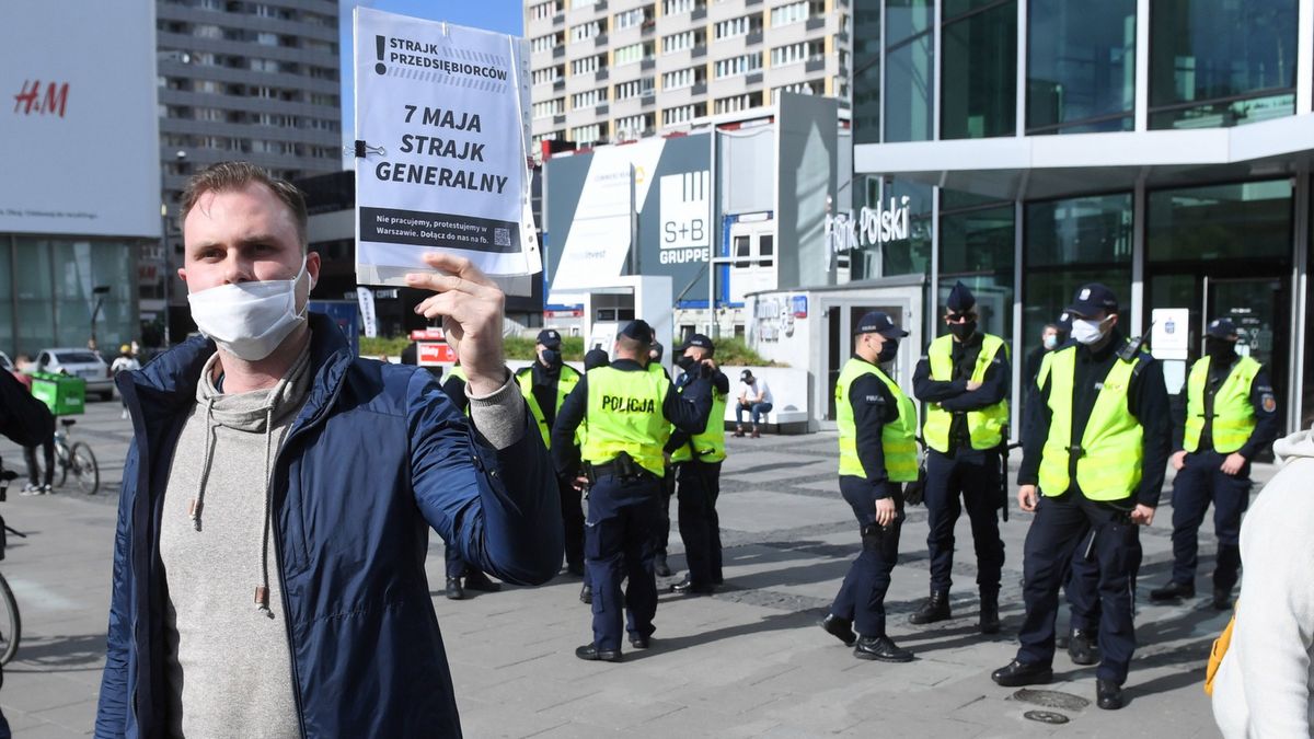 Strajk Przedsiębiorców. Uczestnicy pikiety domagają się odmrożenia gospodarki.