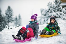 Ferie zimowe 2022. Niektórzy mogą skorzystać z bonu turystycznego