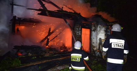 Borowa. Pożar drewnianego domu. Nie żyją trzy osoby