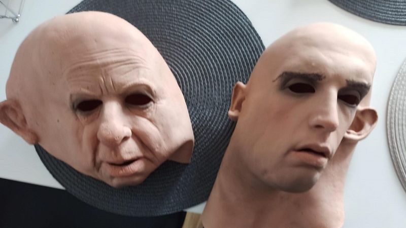 W miejscu zamieszkania podejrzanych zabezpieczono m.in. maski