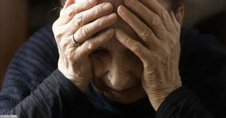 Opieka nad seniorami w Polsce kuleje. "Temat starości nie jest medialny"