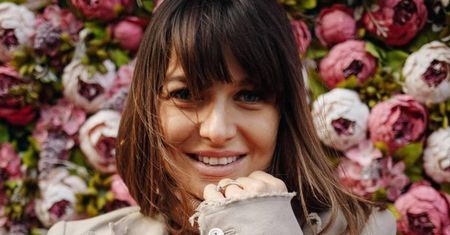 Anna Lewandowska w garniturze i japonkach The Row. Wiemy, ile kosztowały