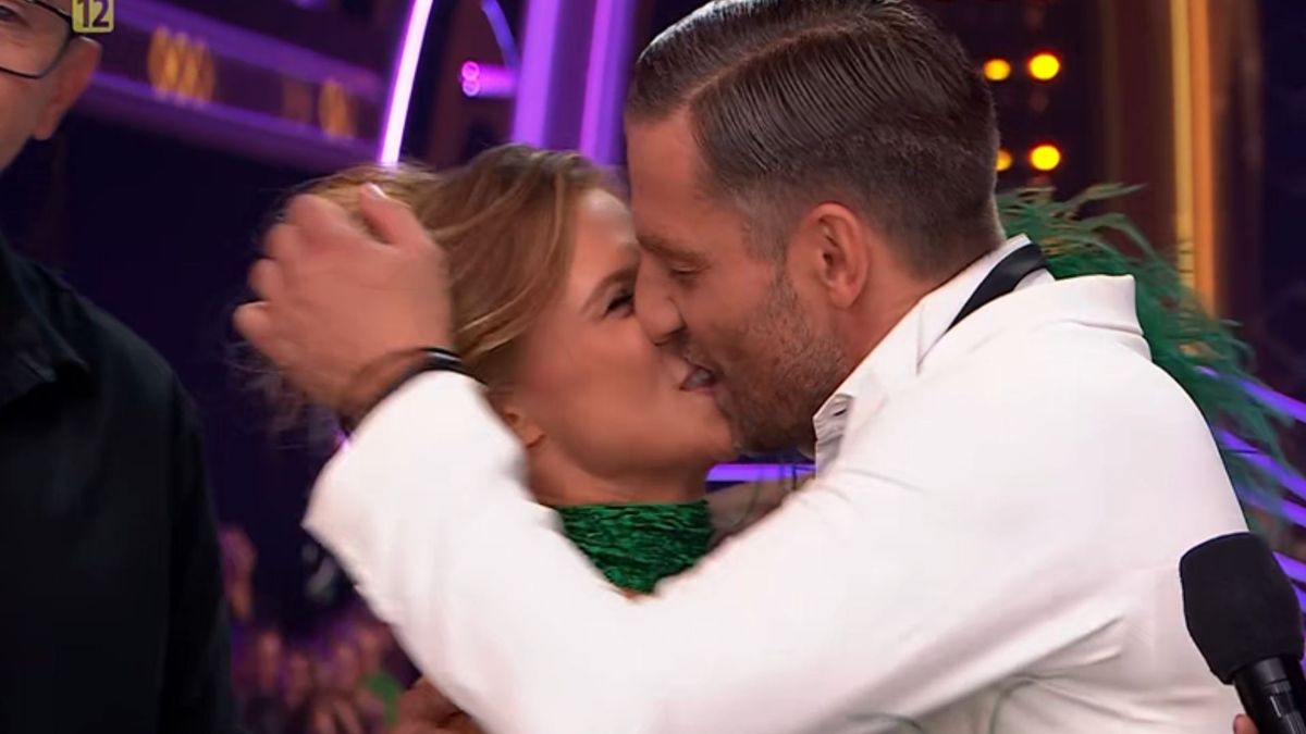 pocałunek Marcina Rogacewicza i Agnieszki Kaczorowskiej 