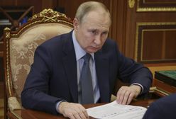 Co knuje Putin? Każe oddawać paszporty