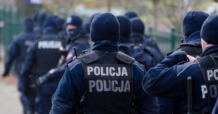 Zatrzymanie na komendzie. Prokuratura stawia zarzuty oszustwa