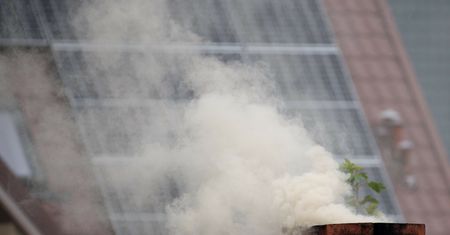 Smog. Po co dopłacać do pieców węglowych